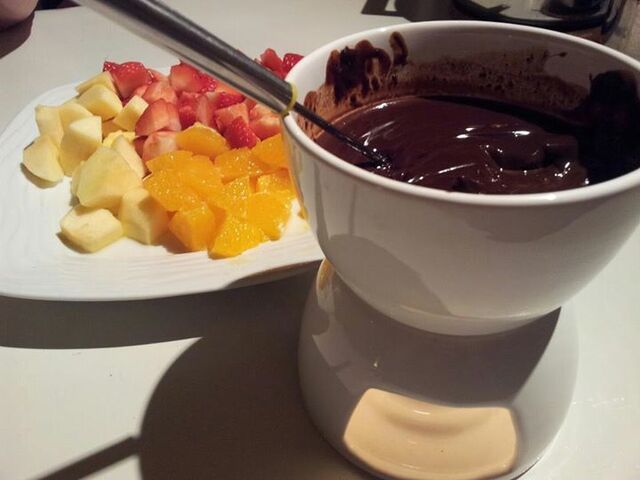 Frukt og sjokolade / Fruit and chocolate.