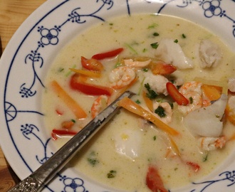 Fiskesuppe med kokosmelk og laksehode