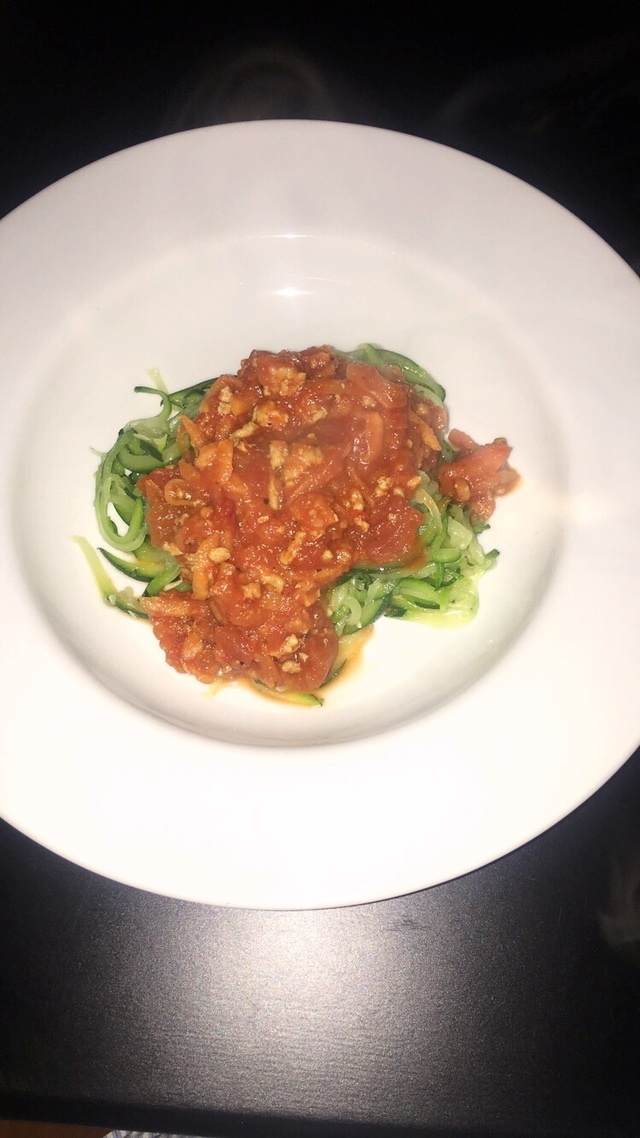 Squash spagetti med tomatsaus og svinekjøttdeig
