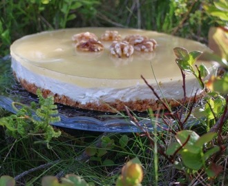 Ostekake med stikkelsbærgelé