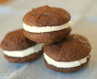 CHOCOLATE WHOOPIE PIES