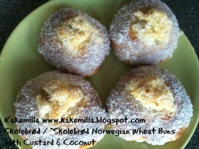 Skolebrød / "Skolebrød - School Buns" Norwegian Wheat Buns with Custard & Coconut