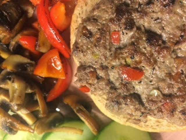 Saftige, grove og sunnere hjemmelagde hamburgere