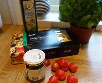 Pasta med pesto, parmesan og pinjenøtter – vegetar