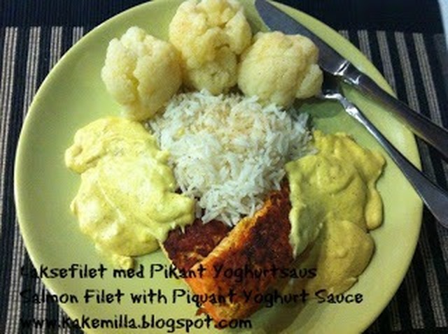 Laksefilet med Pikant Yoghurtsaus / Salmon Filet with Piquant Yoghurt Sauce