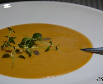 Linse og gulrotsuppe med karripasta