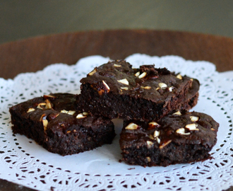 En veldig enkel oppskrift på en crunchy og saftige brownies