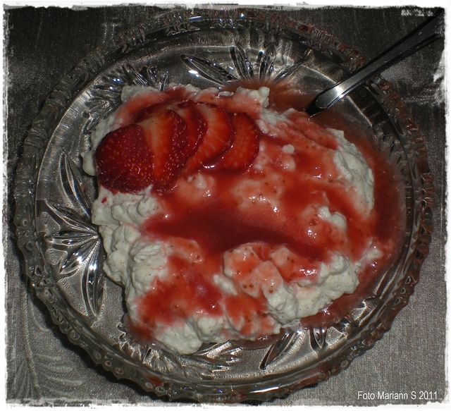 Cottagecheese'ris'krem med jordbærsaus ♥