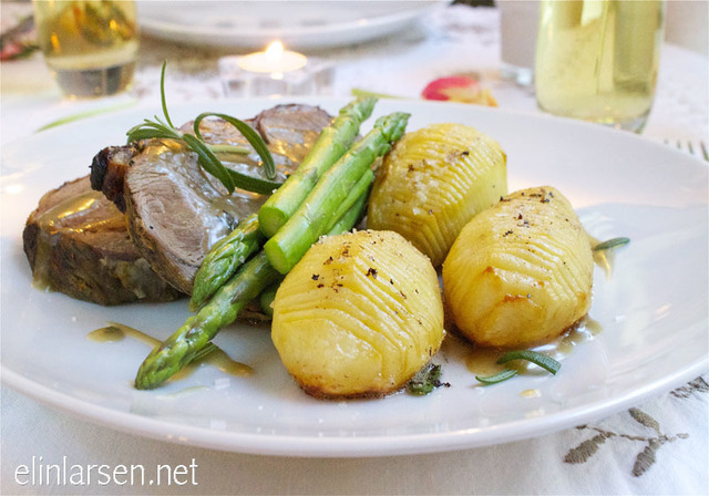 Lammestek med hasselback-poteter, asparges og lammesjy