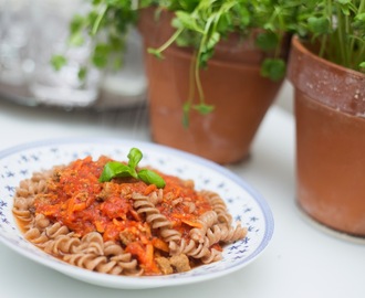 Enkel pasta med tomatsaus