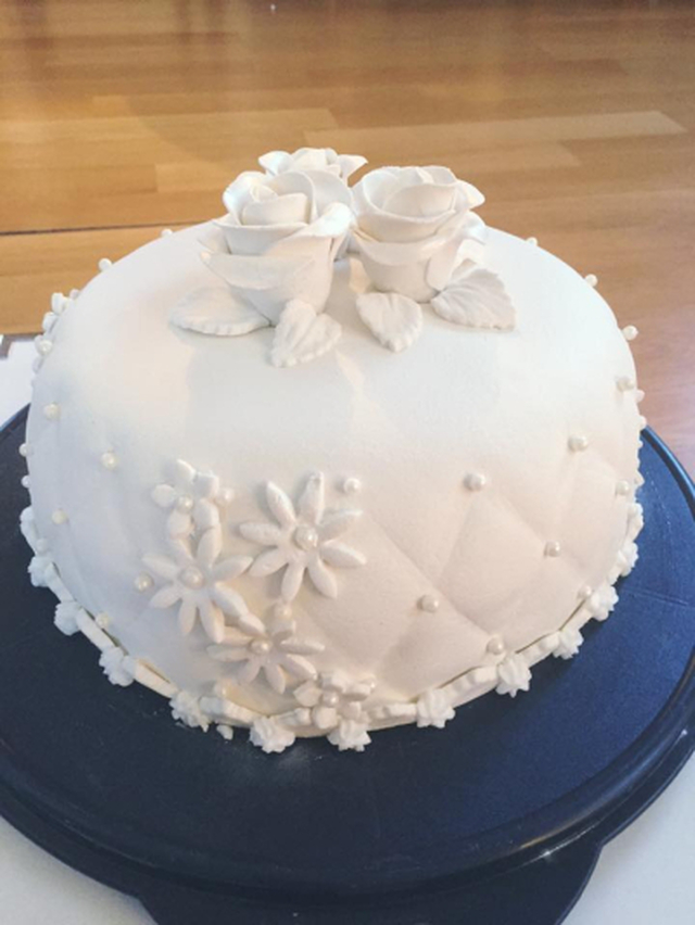 The White cake...kake-fan!