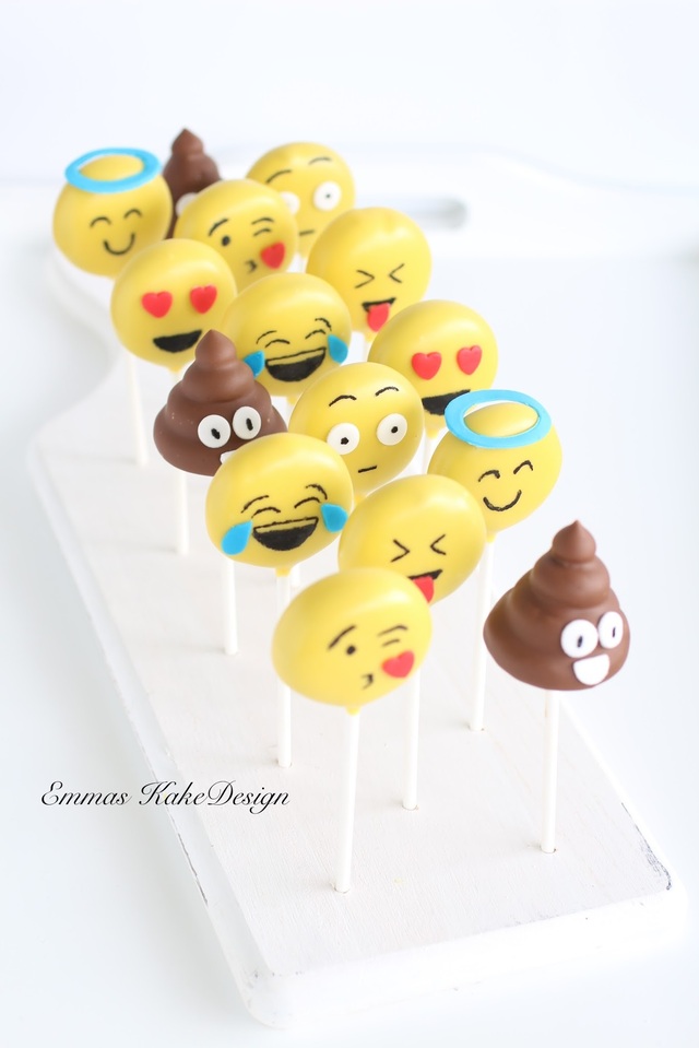 Emoji Cake pops!