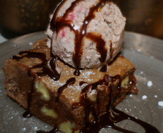 Brownie with walnuts