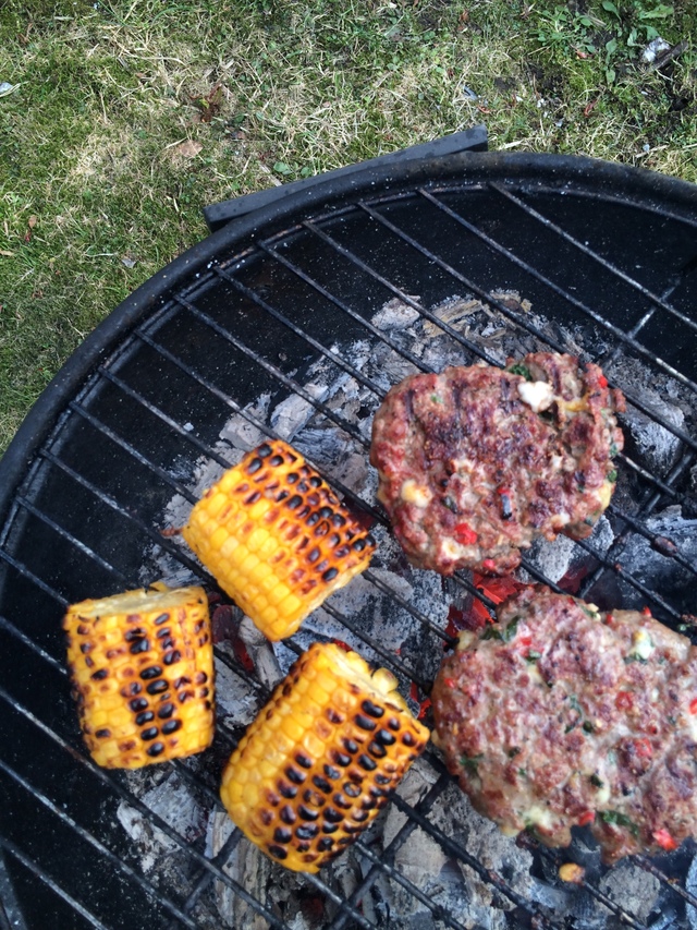 HJEMMELAGET HAMBURGER MED OST OG CHILI