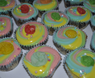 Fargerike bursdags cupcakes