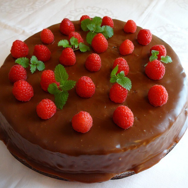 Sjokoladekake med bringebær ✿