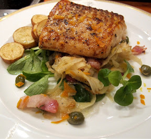 Pannestekt torsk med fennikel, kapers, bacon og sitrusskall