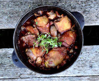 Coq au vin frå eigen hønsegard