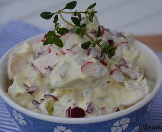 Potetsalat med gressløk, vårløk og rødløk