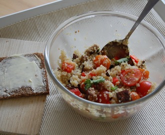 Salat med quinoa og tofu