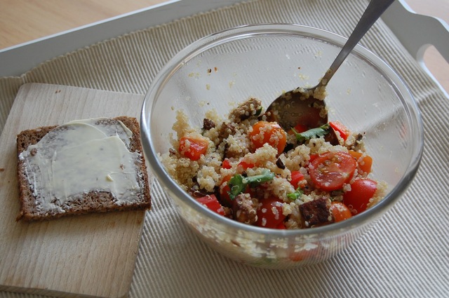 Salat med quinoa og tofu
