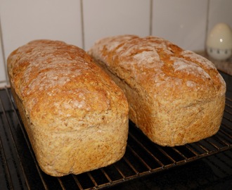 Rugbrød med hvete helkorn