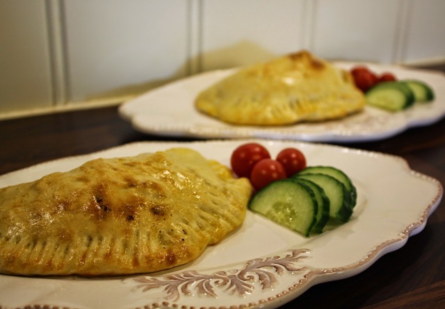 Calzone med kylling og pesto