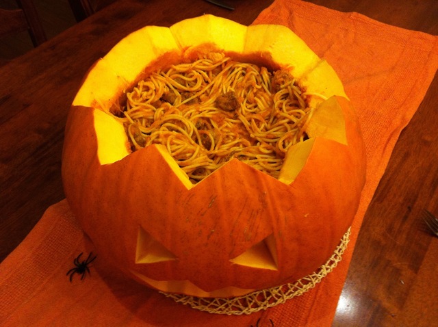 Halloween: Gresskar med spaghetti og kjøttboller