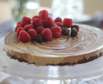 Raw food vanilje- og sjokoladekake med cashewkrem