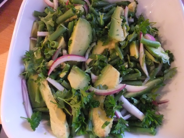Salat med grønne bønner og avokado