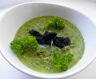 GREEN MONDAY - GRØNN SUPPE MED KELP NUDLER & TANGKAVIAR