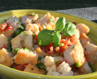 Panzanella (italiensk brødsalat)