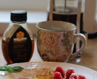 En søndagsfrokost med grove pannekaker