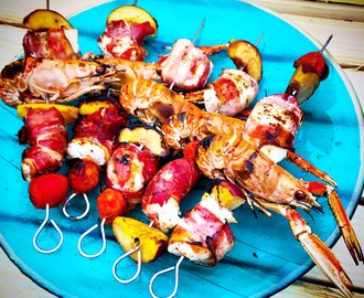 Fiskespyd av lange i parmaskinke med ferskensalat og paprikadressing