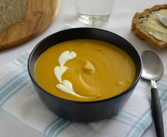 Kremete gulrotsuppe med chilli og linser