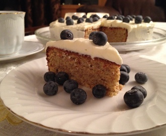 Almondcake for Norwegian Mother`s Day!
