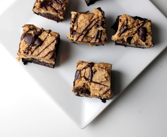 BROWNIE MED SALT KARAMELL OG PEANØTT