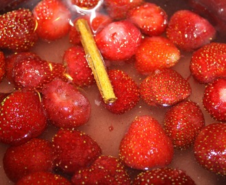 Jordbærsuppe med kanel