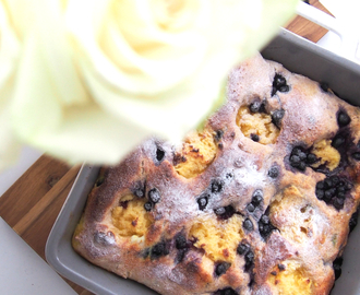 Bollefoccacia med vaniljekrem og blåbær; søt og sunn