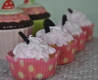 Oreo Cupcakes med angel feather icing