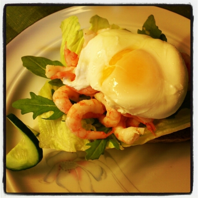 Smørbrød med reker & posjert egg ღ