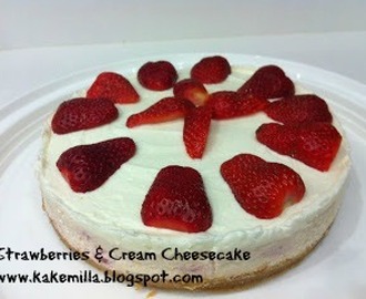 Strawberries & Cream Cheesecake