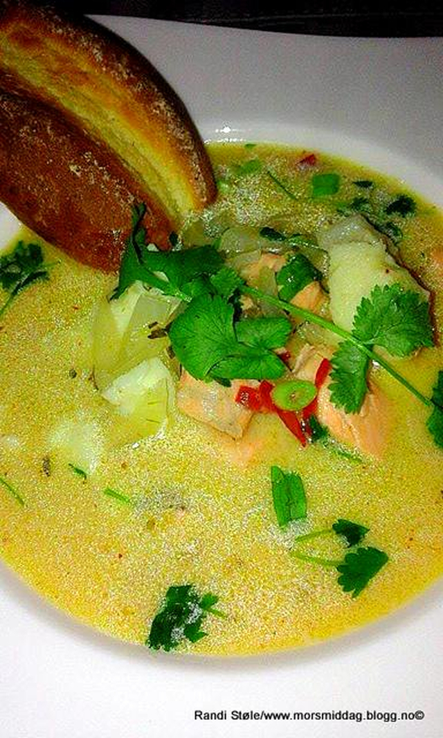 Thai inspirert suppe med steinbit og ørret