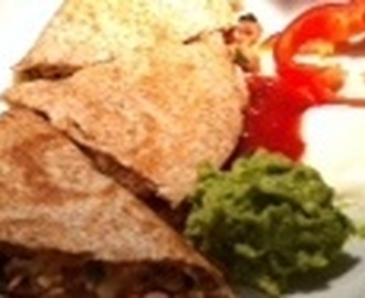 Grove quesadillas med kylling og salsa