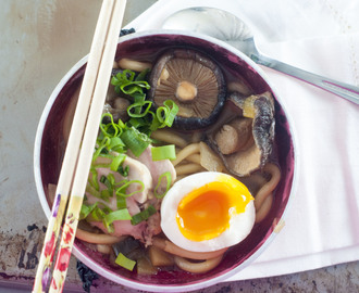 Kylling ramen med egg og miso