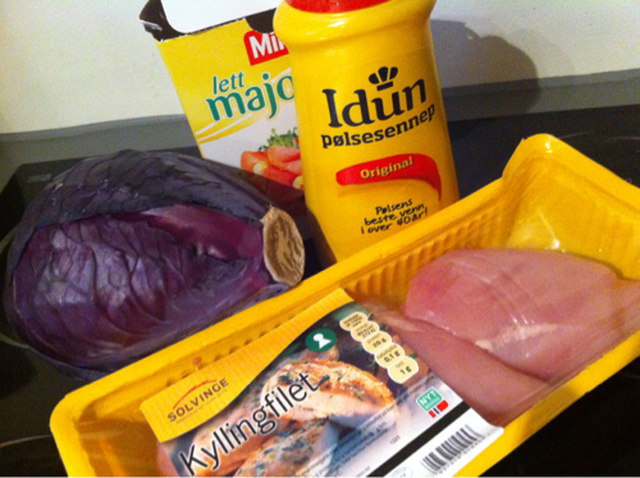 Dagens lunsj: stekt kyllingfilet med "mager coleslaw"