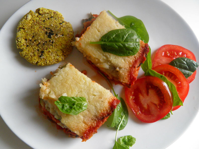 VEGAN MOUSSAKA og BRØD MED ZAATAR OG NIGELLAFRØ