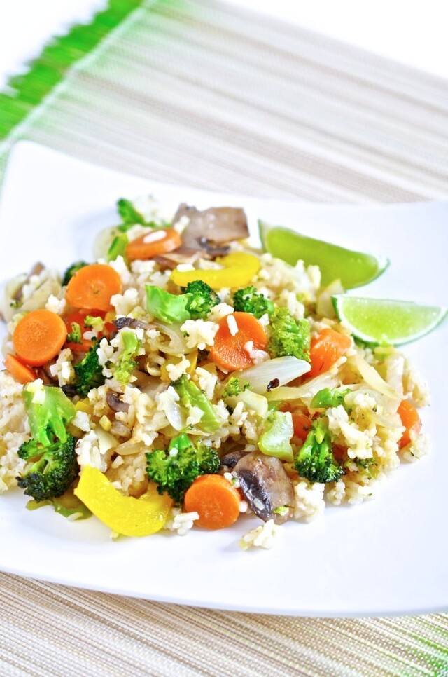 Stekt ris med grønnsaker og saus