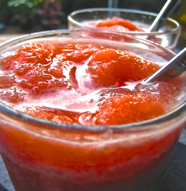 Melon- og jordbærslush til varme dager