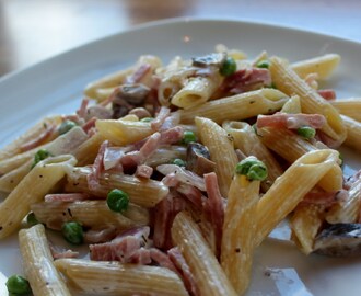 Pasta med skinke og sopp i fløtesaus